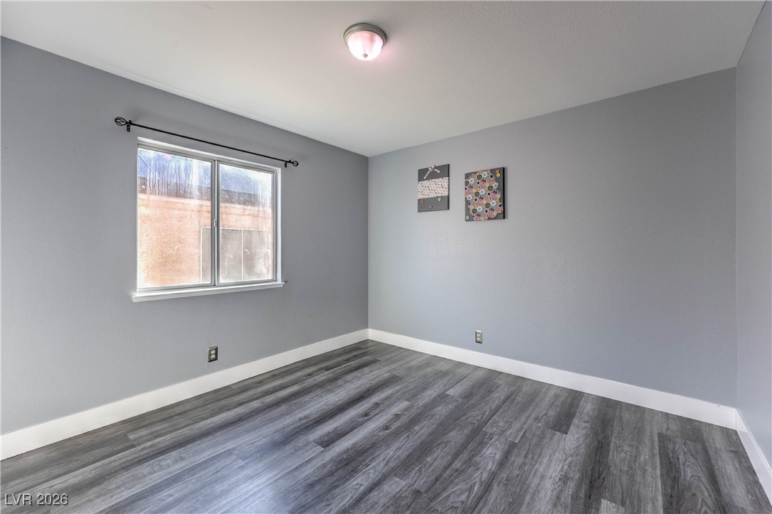 9405 Crosspointe Avenue Las Vegas, NV 89117 - Photo 19 of 37 Upstairs Bedroom #3
