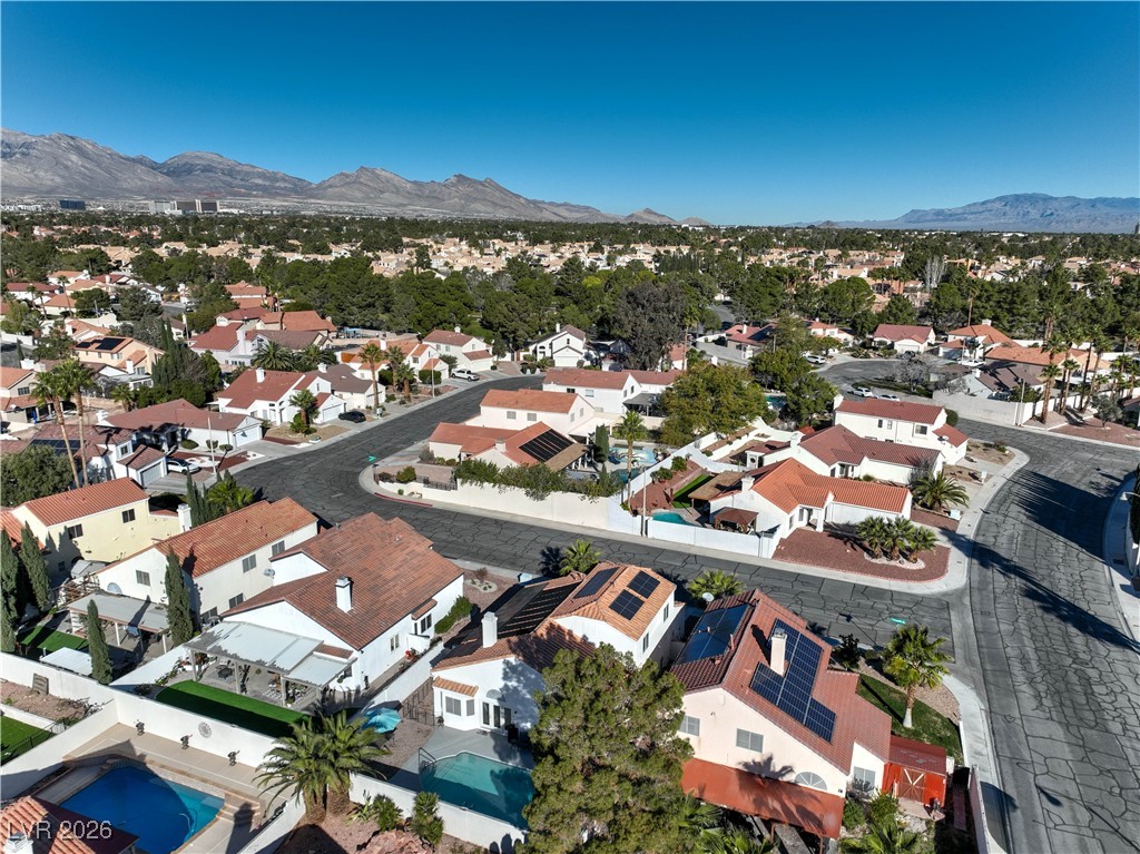 9405 Crosspointe Avenue Las Vegas, NV 89117 - Photo 32 of 37 The Lakes Community