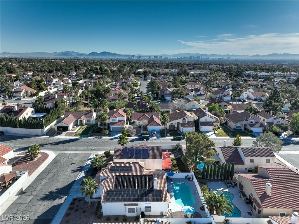 9405 Crosspointe Avenue Las Vegas, NV 89117 - Photo 35 of 37 The Lakes Community