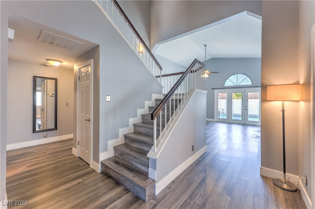 9405 Crosspointe Avenue Las Vegas, NV 89117 - Photo 5 of 37 Entry