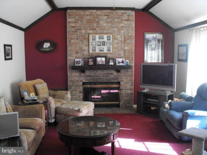 8803 Shadowlake Way Springfield, VA 22153 - Photo 17 of 17 Family Room