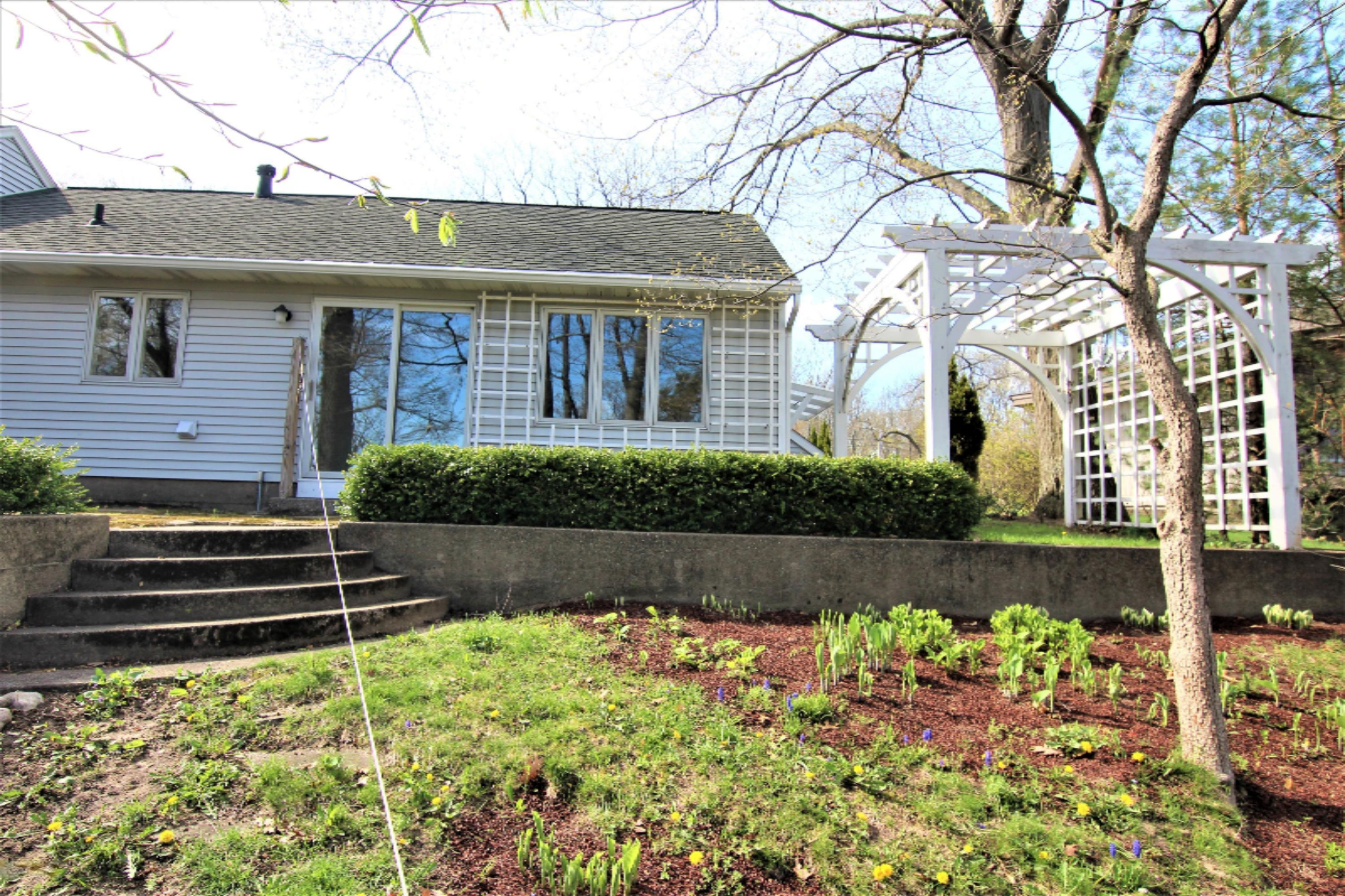 80 North Bear Lake Road Muskegon, MI 49445 - Photo 15 of 61 Back of House 3