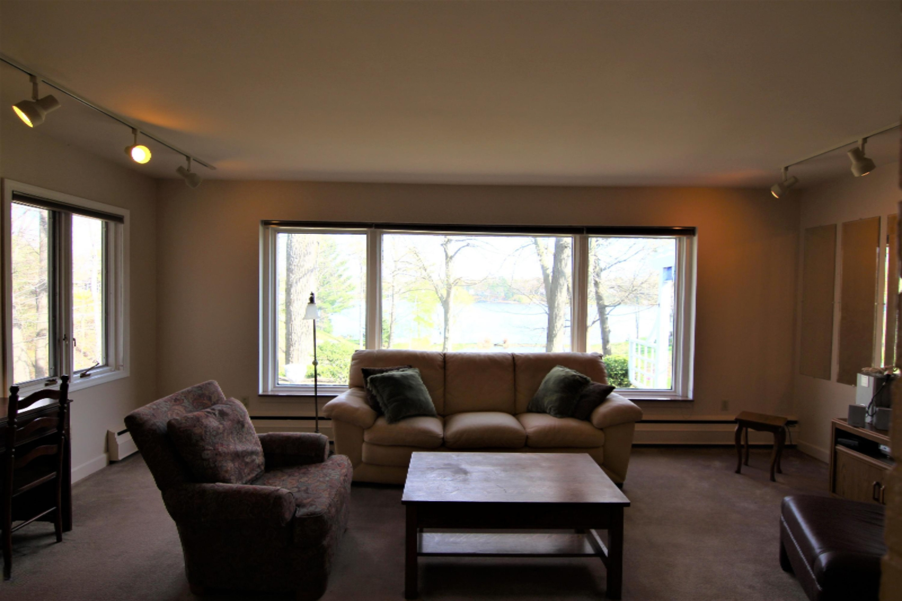 80 North Bear Lake Road Muskegon, MI 49445 - Photo 29 of 61 Living Room View
