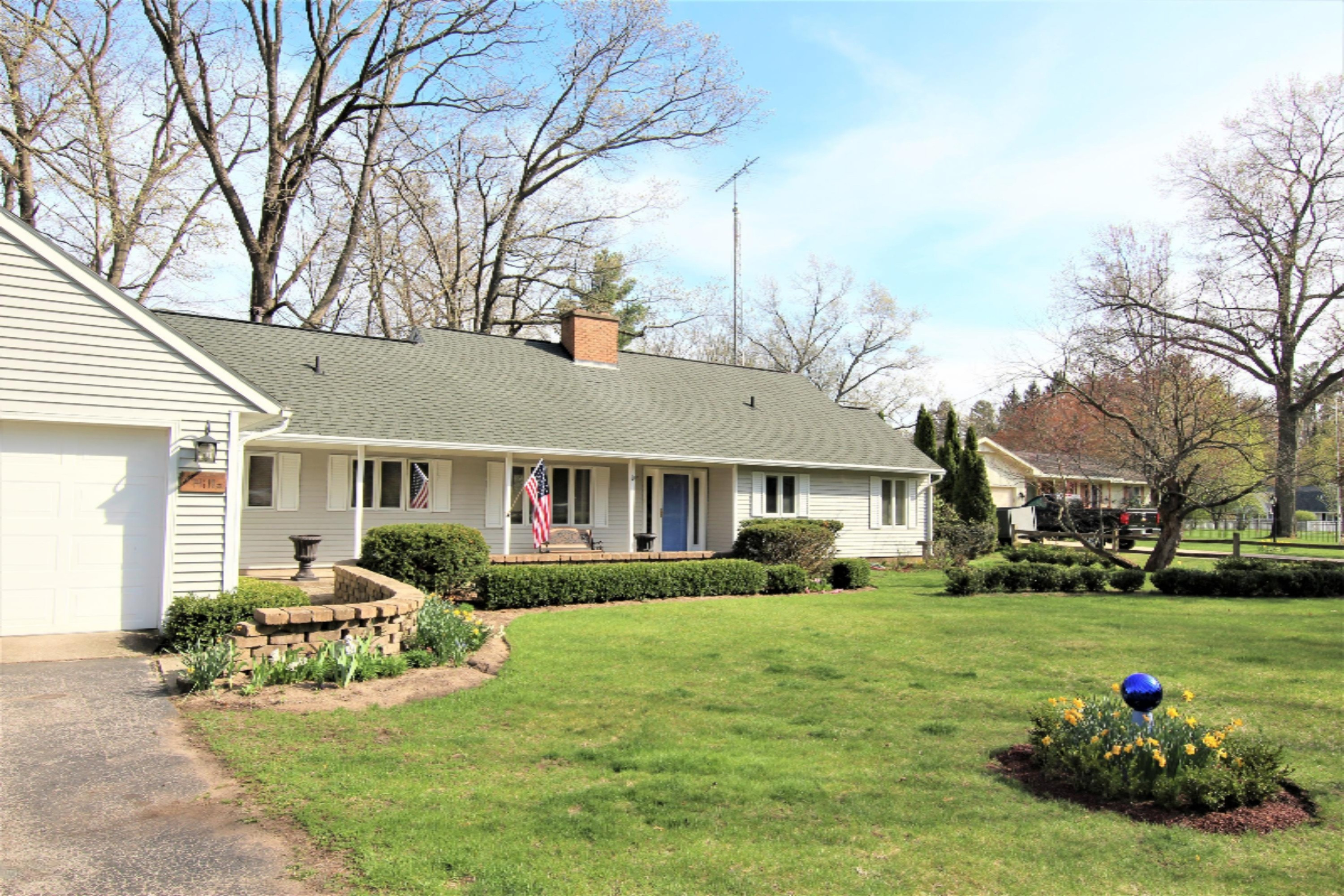 80 North Bear Lake Road Muskegon, MI 49445 - Photo 4 of 61 Front 5
