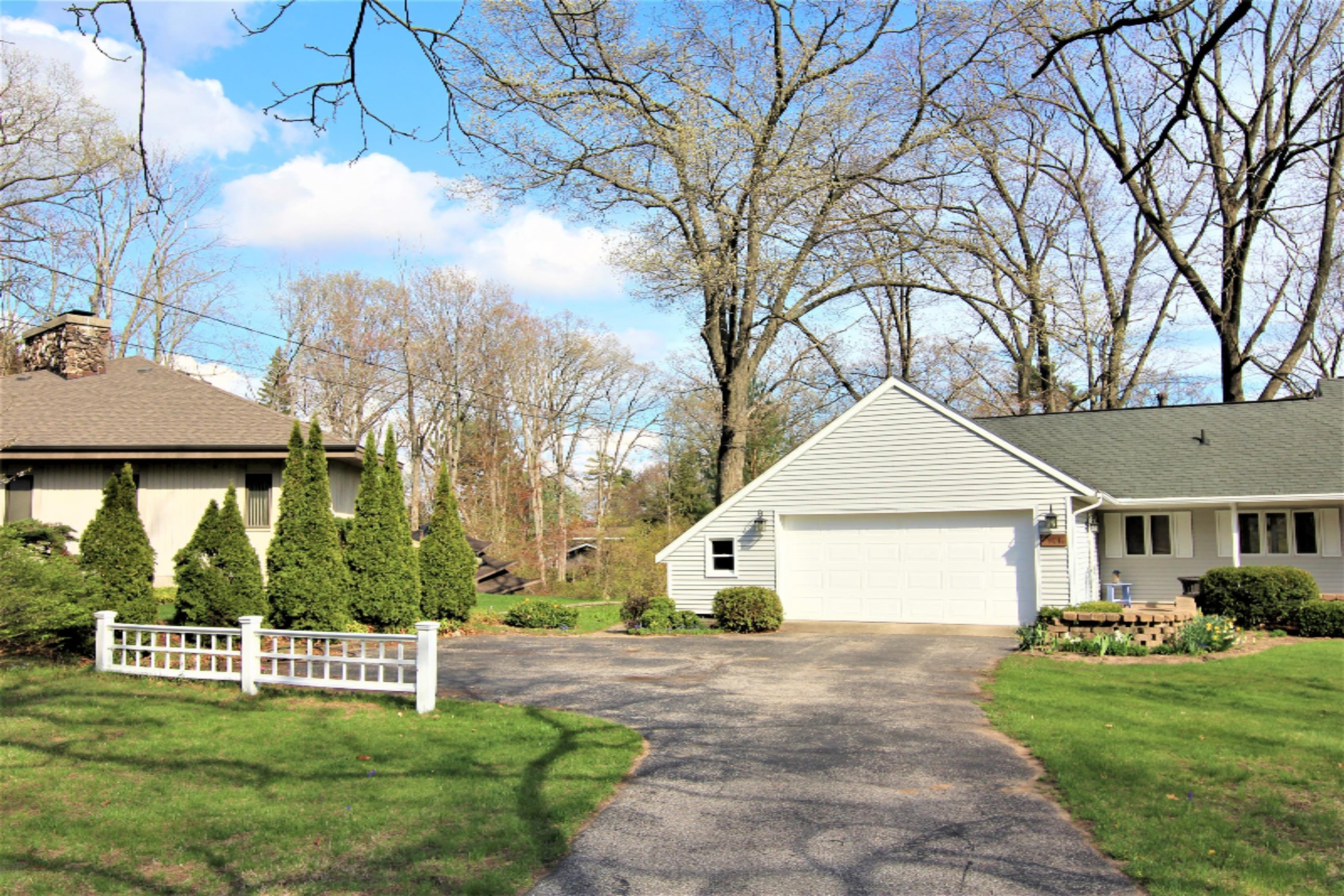 80 North Bear Lake Road Muskegon, MI 49445 - Photo 6 of 61 Front 4