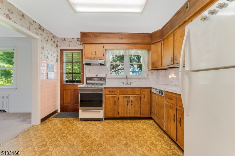 230 Swarthmore Road Linden, NJ 07036 - Photo 16 of 38