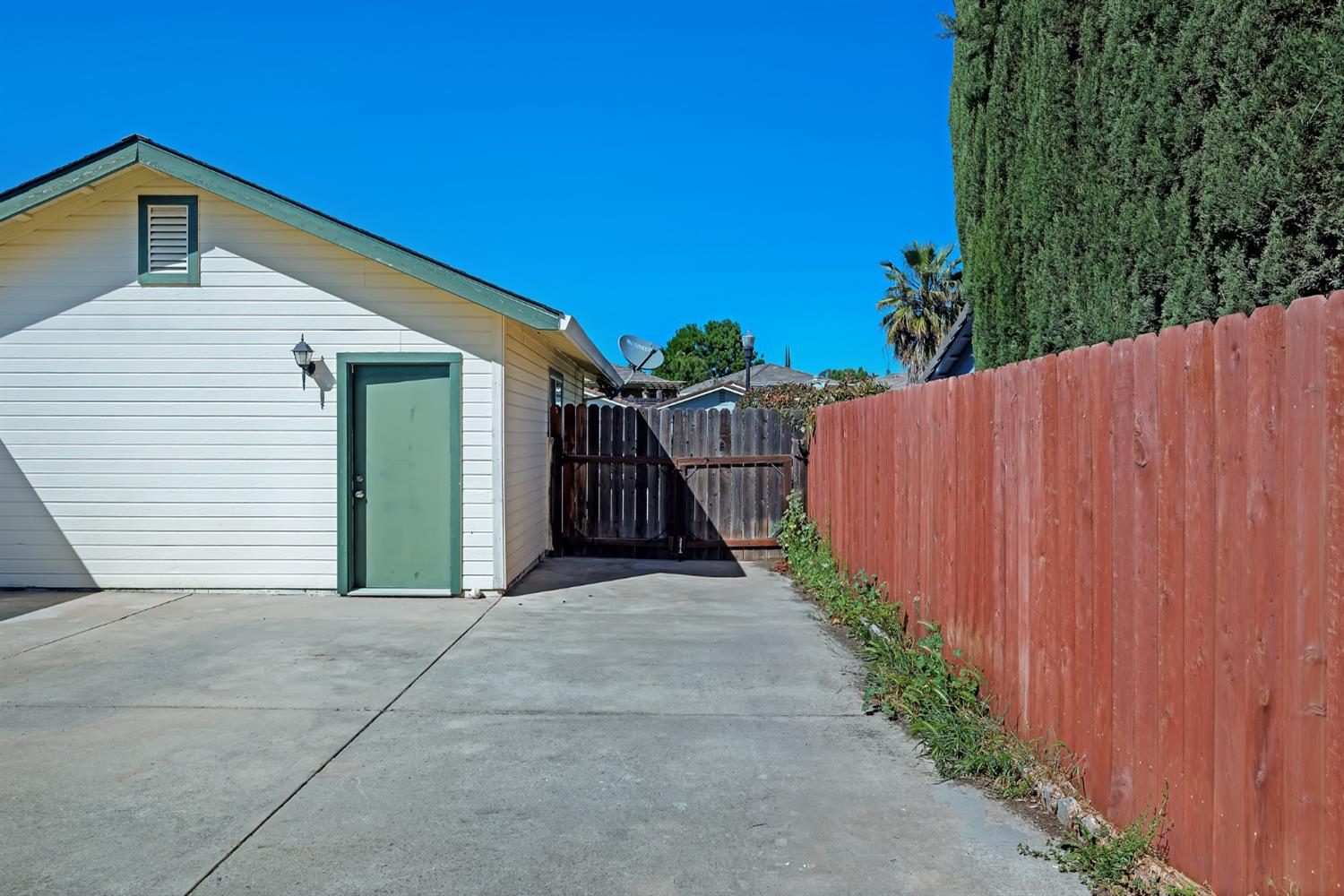 614 Brookview Court Ione, CA 95640 - Photo 21 of 24 a view of a house with wooden fence