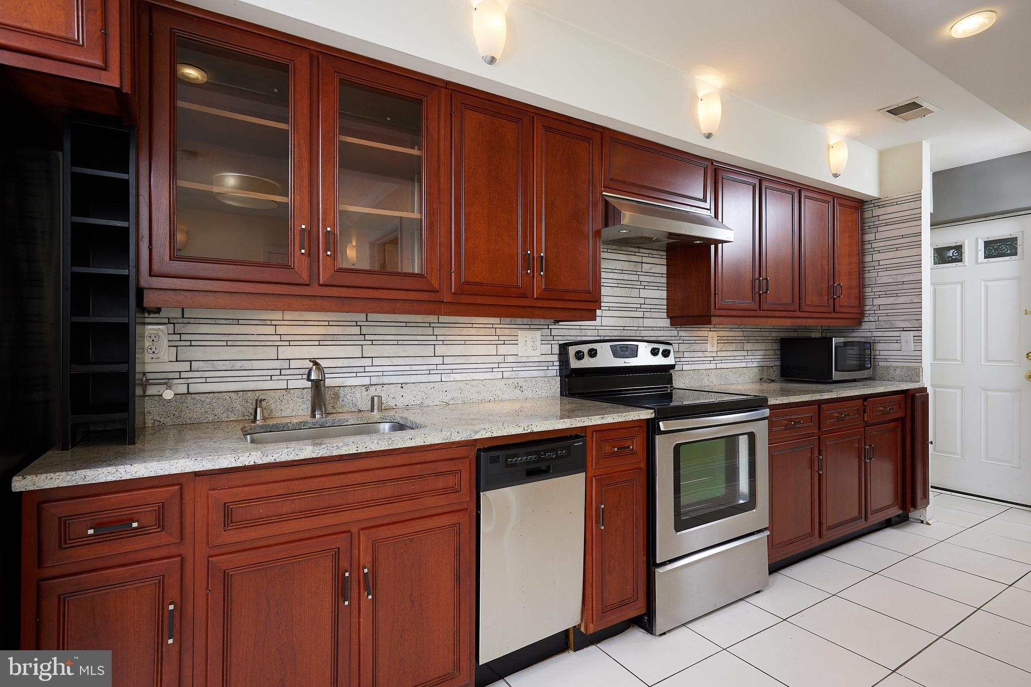 910 T Street Northwest, Unit B Washington, DC 20001 - Photo 9 of 37