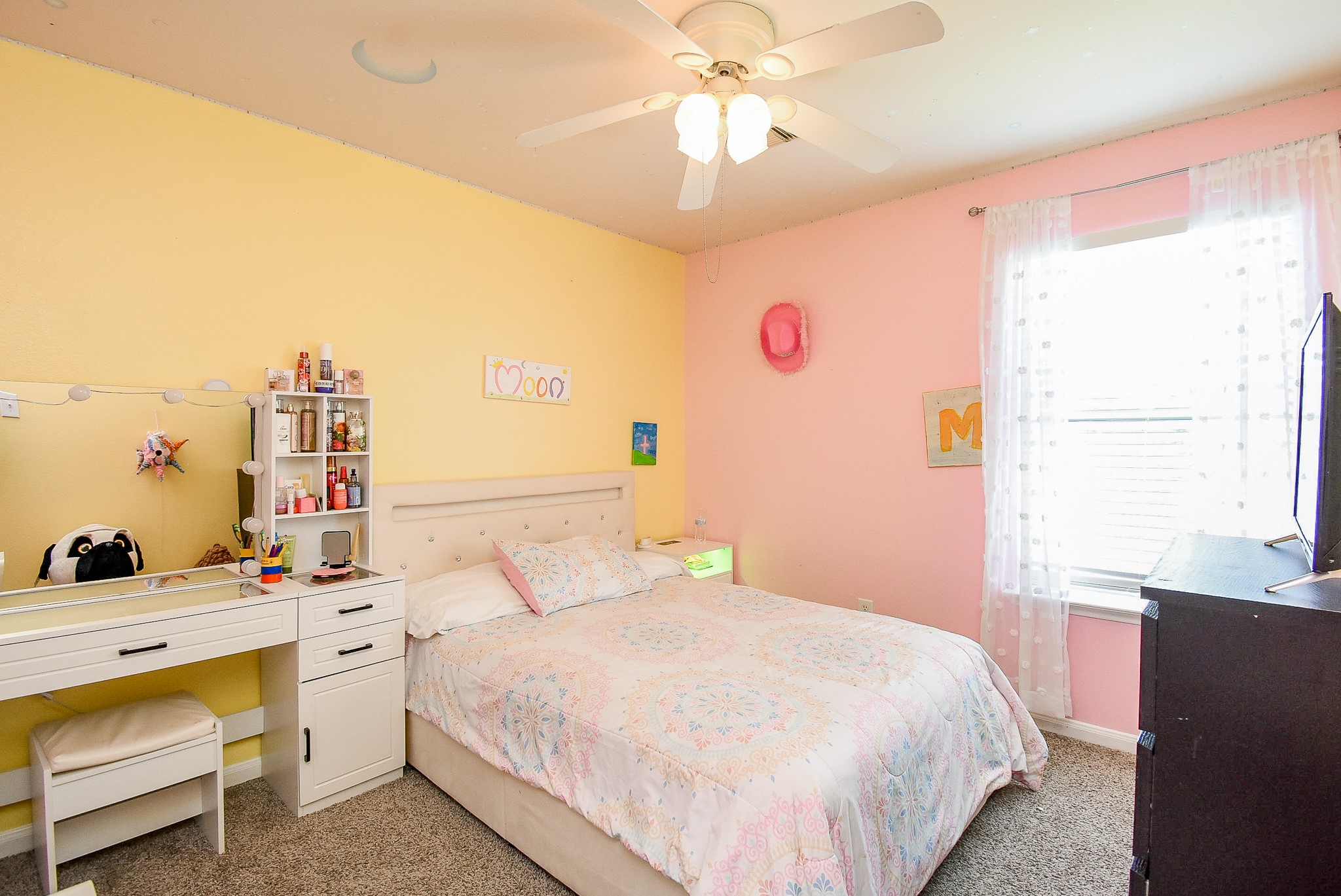 6111 Harvest Terrace Court Spring, TX 77379 - Photo 18 of 32 a bedroom with a bed and a chandelier