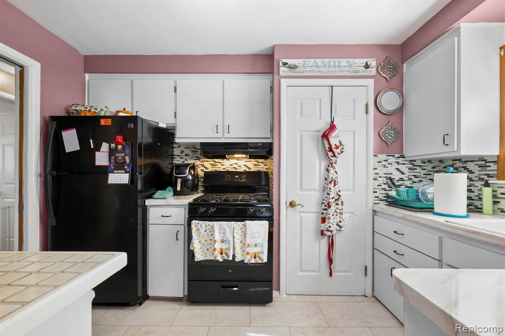 23062 Lexington Avenue Eastpointe, MI 48021 - Photo 9 of 29