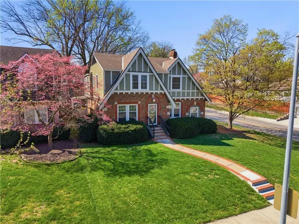 $499,900 | 1295 West 72 Terrace, Kansas City, MO 64114