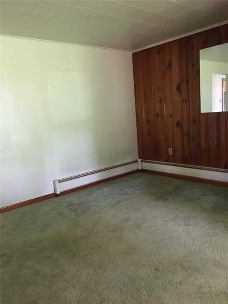 60 Superior Road Tarentum, PA 15084 - Photo 6 of 9 LIVING ROOM