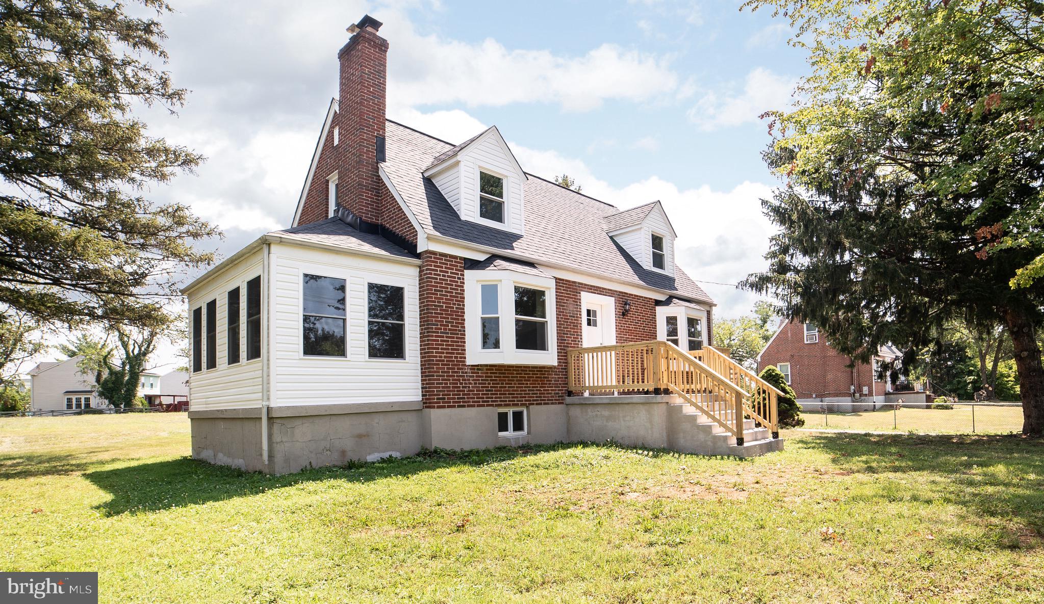 2403 North Rolling Road Baltimore, MD 21244 - Photo 2 of 31