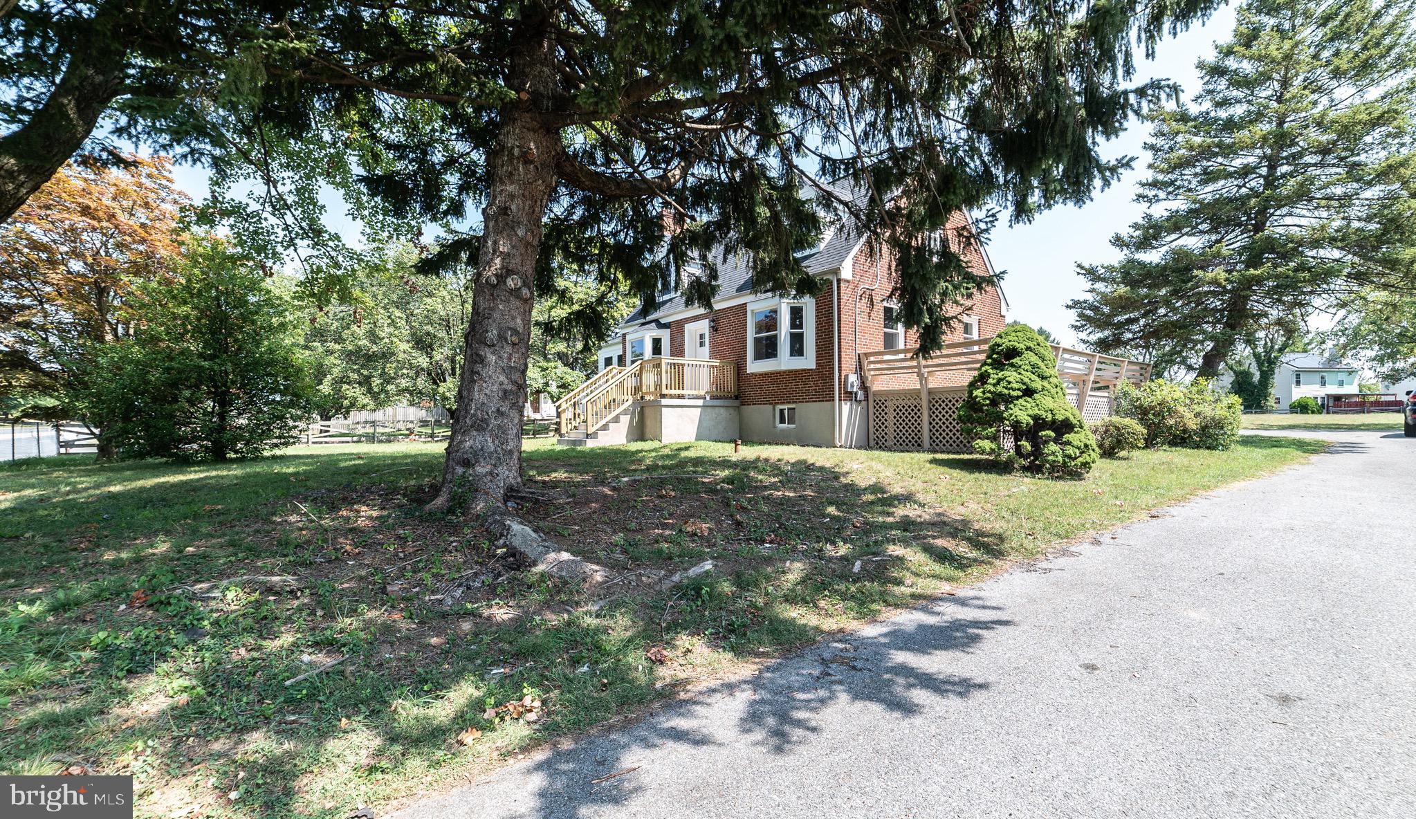2403 North Rolling Road Baltimore, MD 21244 - Photo 3 of 31