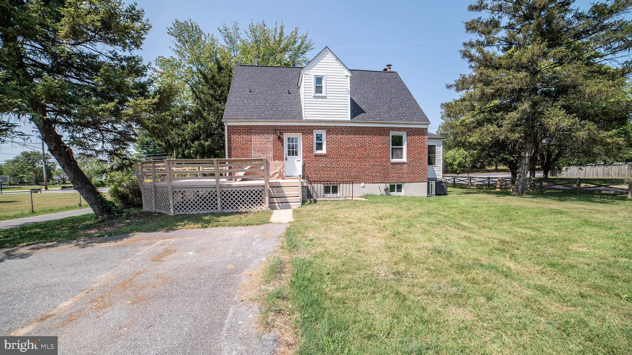 2403 North Rolling Road Baltimore, MD 21244 - Photo 5 of 31