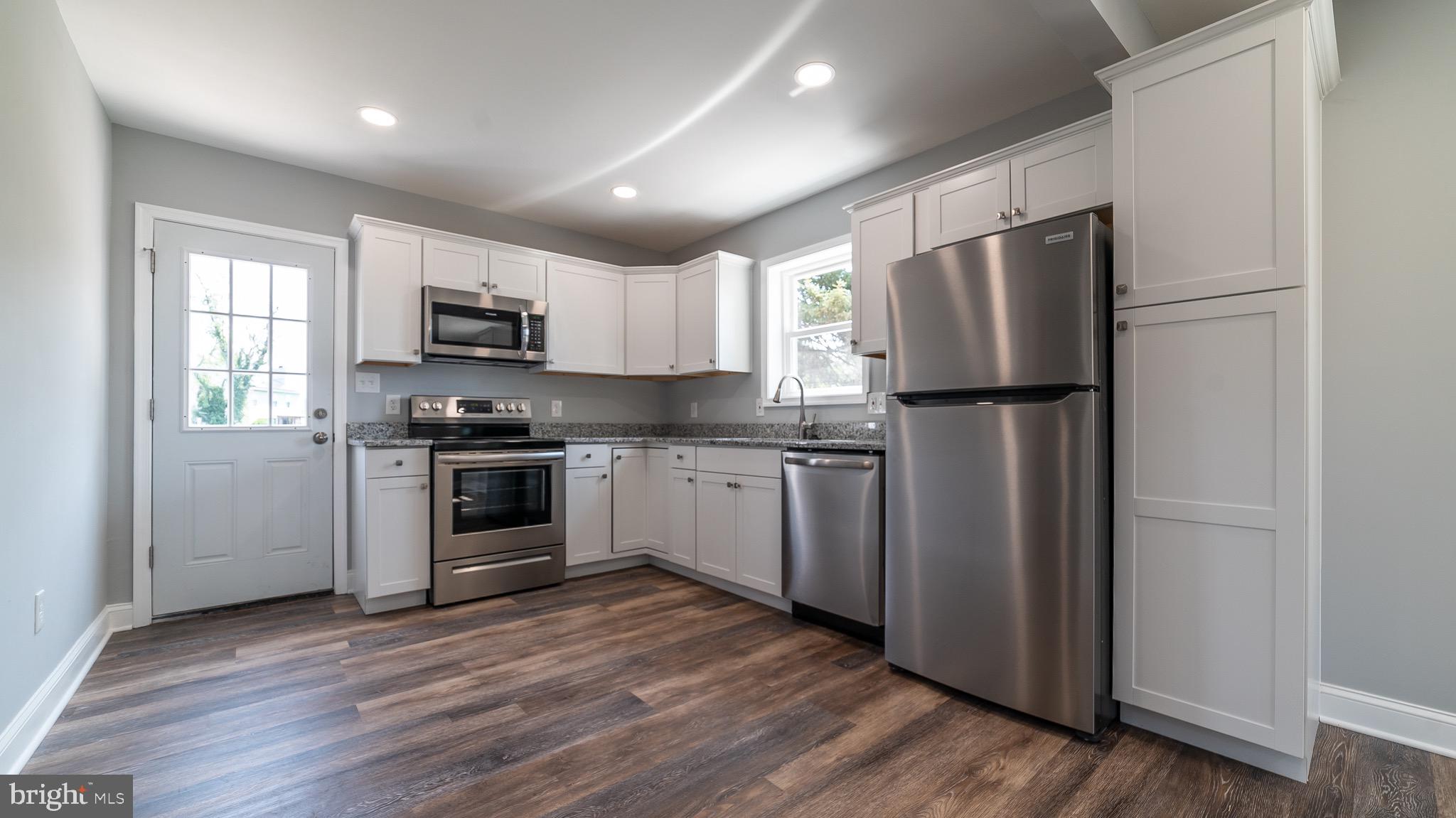 2403 North Rolling Road Baltimore, MD 21244 - Photo 8 of 31