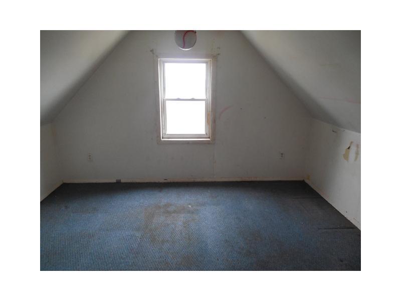 527 Stokes Avenue Braddock, PA 15104 - Photo 11 of 13 Den.