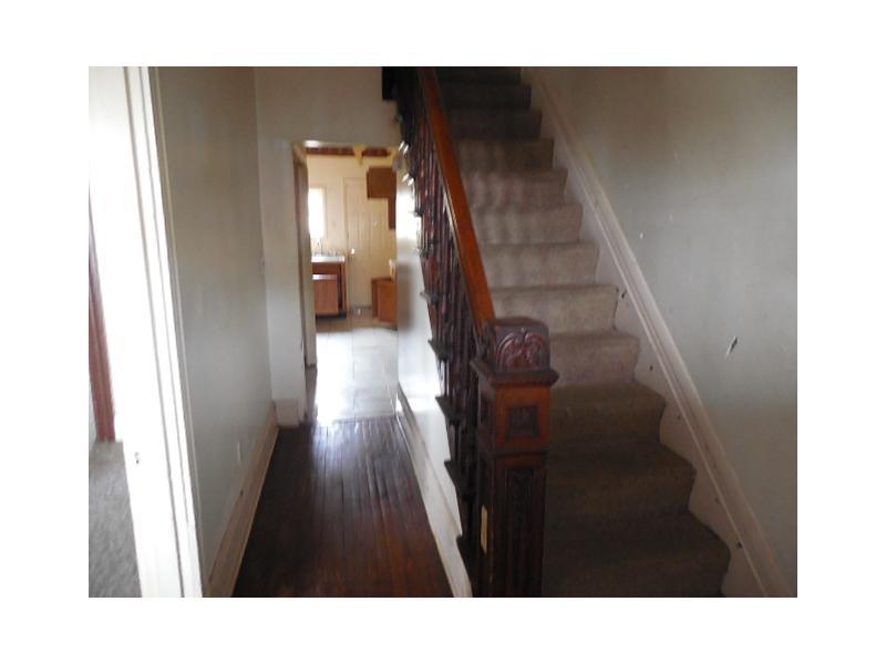 527 Stokes Avenue Braddock, PA 15104 - Photo 3 of 13 Entry/Foyer.