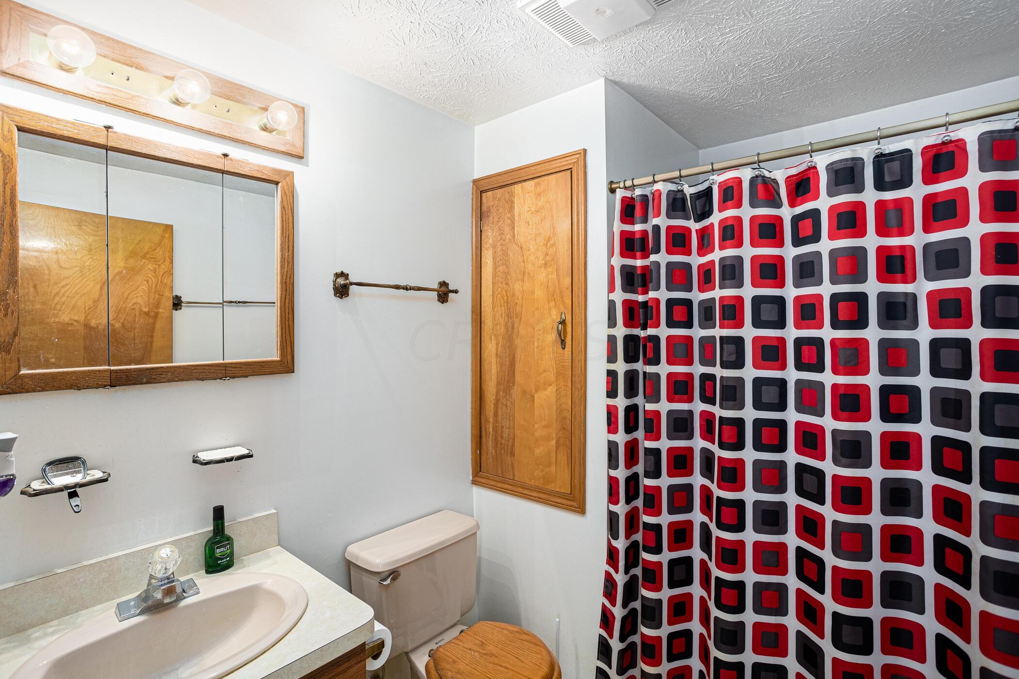 4448 Charlotte Road Columbus, OH 43207 - Photo 13 of 24 4448 Charlotte drive obetz oh 43207 033