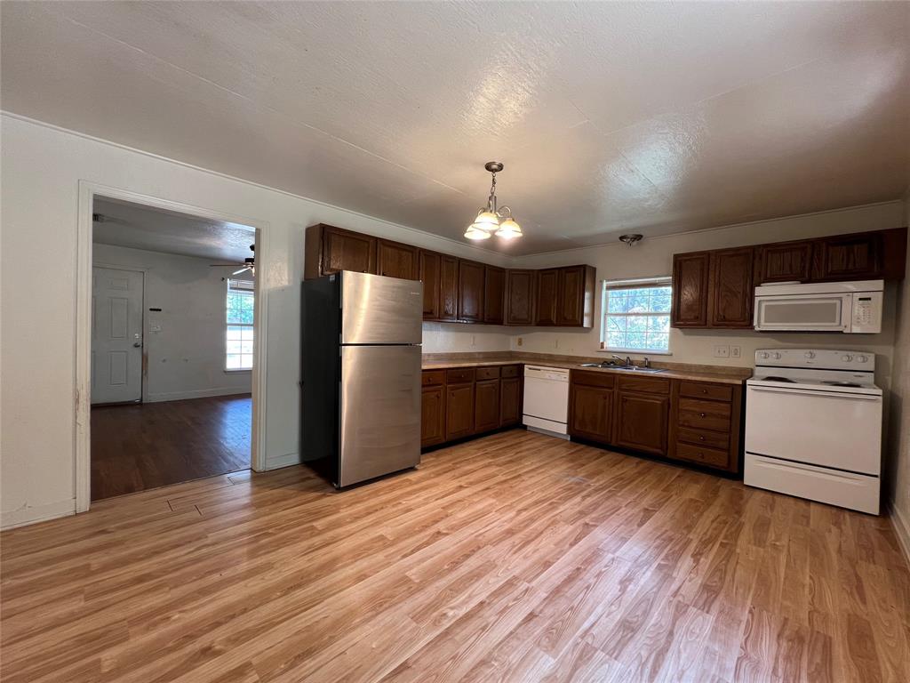 305 E Road Stephenville, TX 76401 - Photo 5 of 9 Gallery Image 5