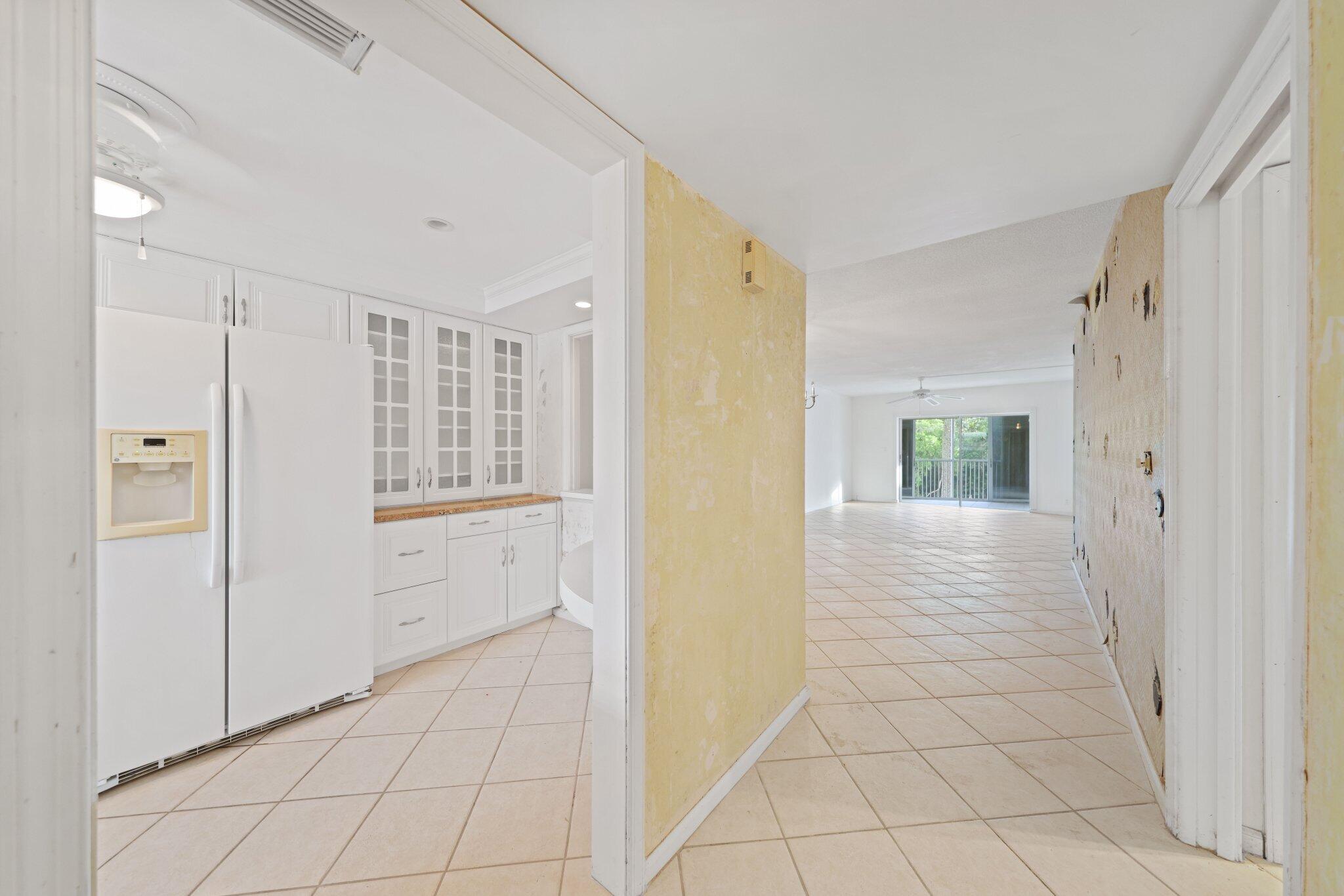 700 Harbour Drive, Unit 230 Boca Raton, FL 33431 - Photo 13 of 55 Kitchen