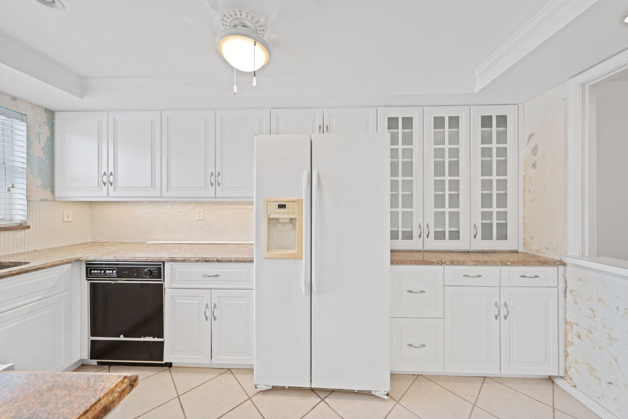 700 Harbour Drive, Unit 230 Boca Raton, FL 33431 - Photo 14 of 55 Kitchen