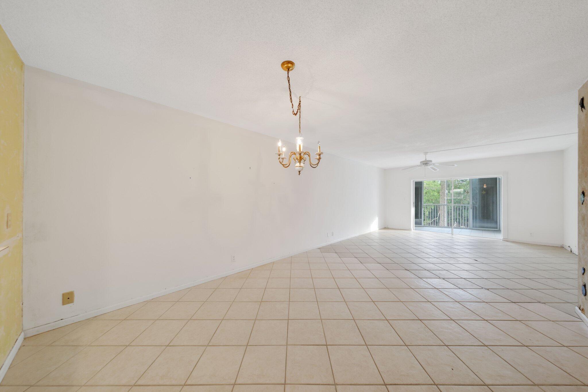 700 Harbour Drive, Unit 230 Boca Raton, FL 33431 - Photo 21 of 55 Living room