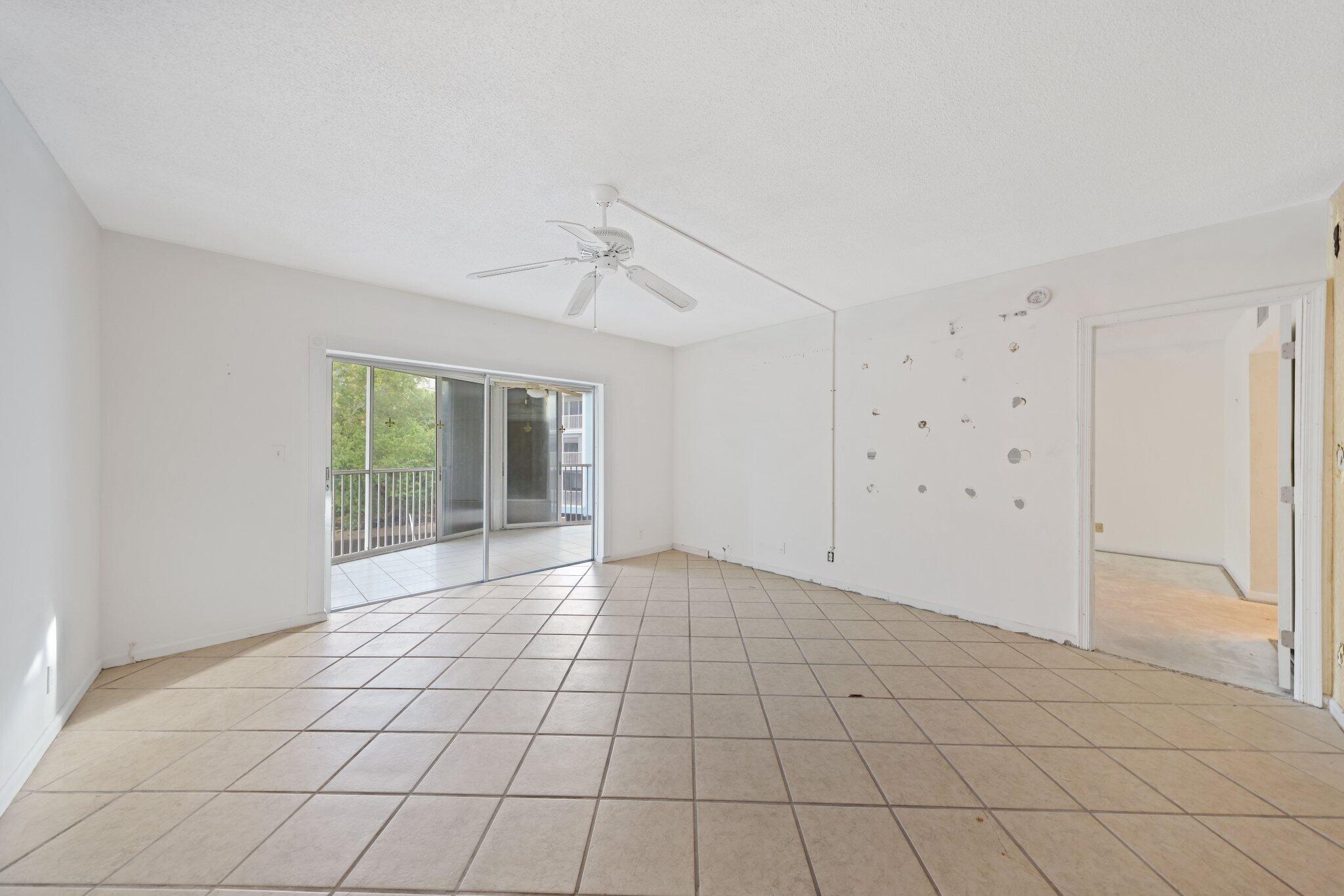 700 Harbour Drive, Unit 230 Boca Raton, FL 33431 - Photo 25 of 55 Living room