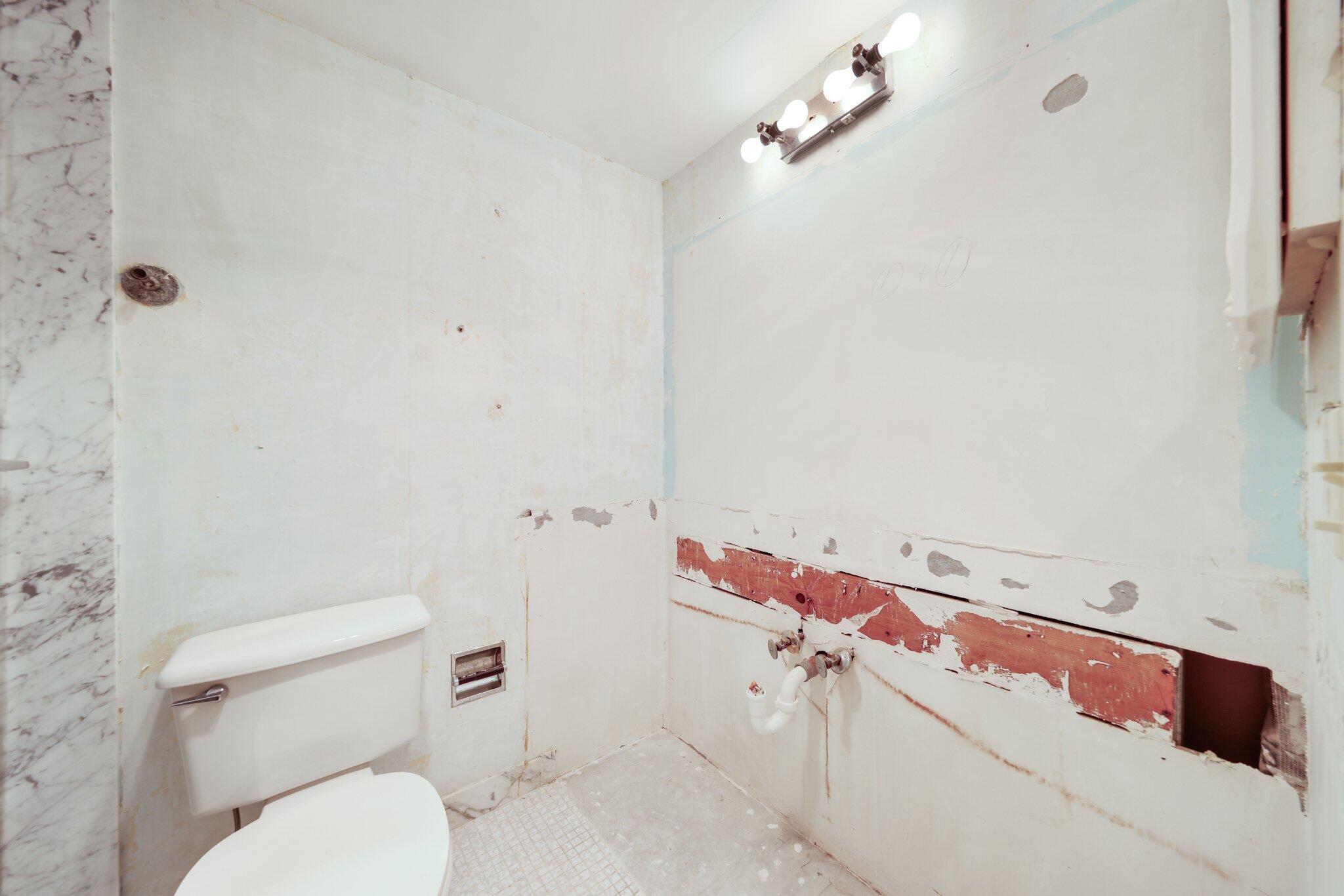 700 Harbour Drive, Unit 230 Boca Raton, FL 33431 - Photo 39 of 55 Bathroom 1