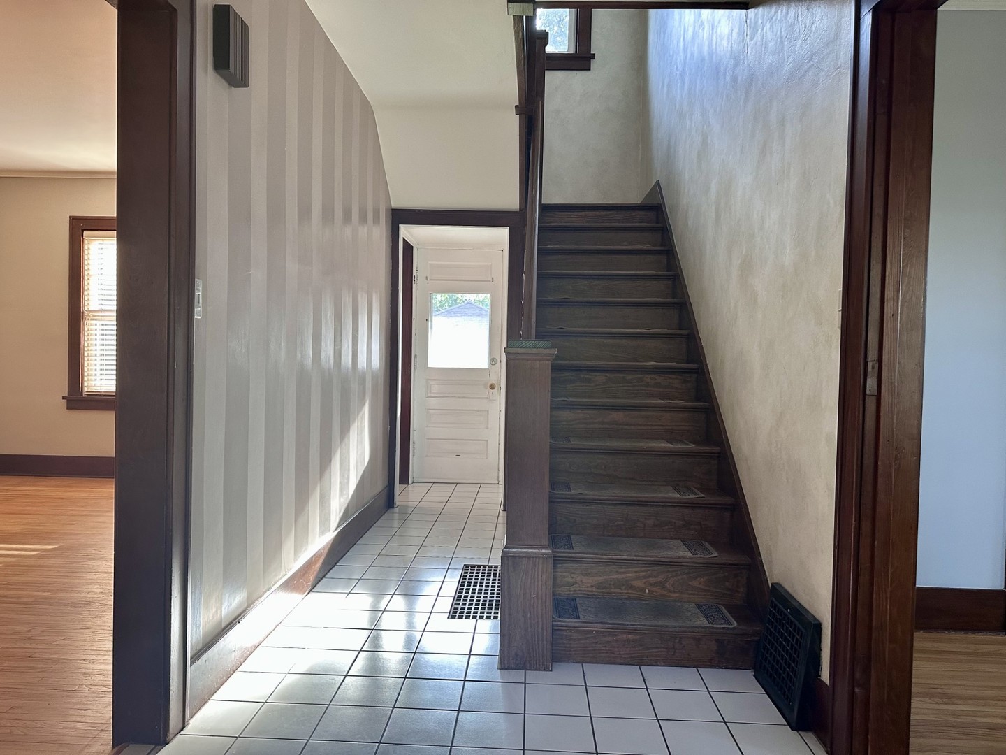 407 4th Avenue Ottawa, IL 61350 - Photo 2 of 16