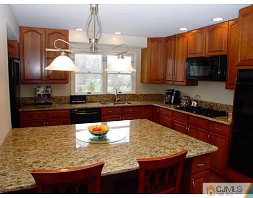 4 Hastings Road Kendall Park, NJ 08824 - Photo 3 of 14