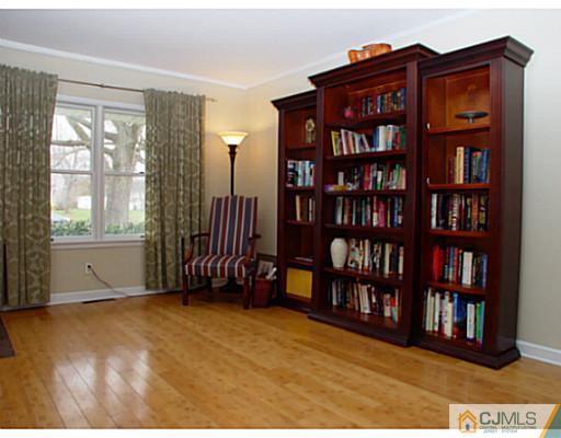 4 Hastings Road Kendall Park, NJ 08824 - Photo 8 of 14