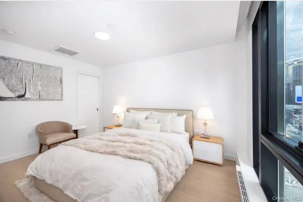 $1,095,000 | 300 West 30th Street, Unit 4D | Chelsea