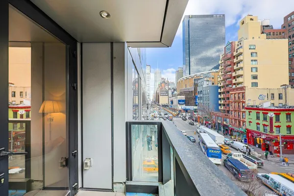 $1,095,000 | 300 West 30th Street, Unit 4D | Chelsea