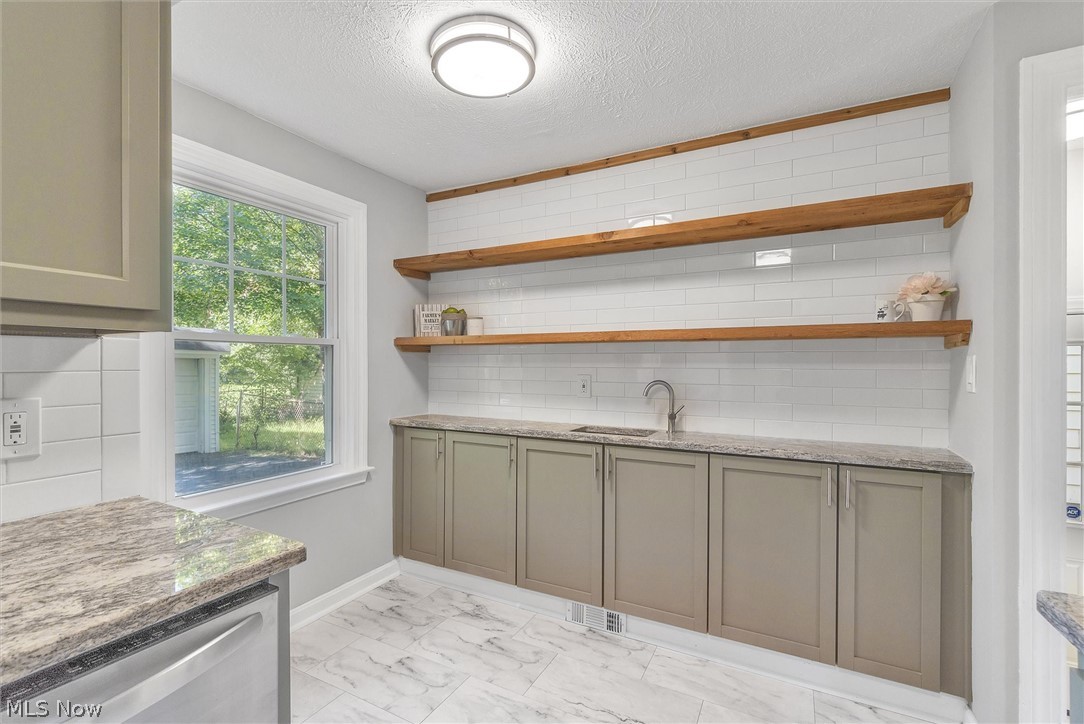 3738 Bainbridge Road Cleveland Heights, OH 44118 - Photo 12 of 31