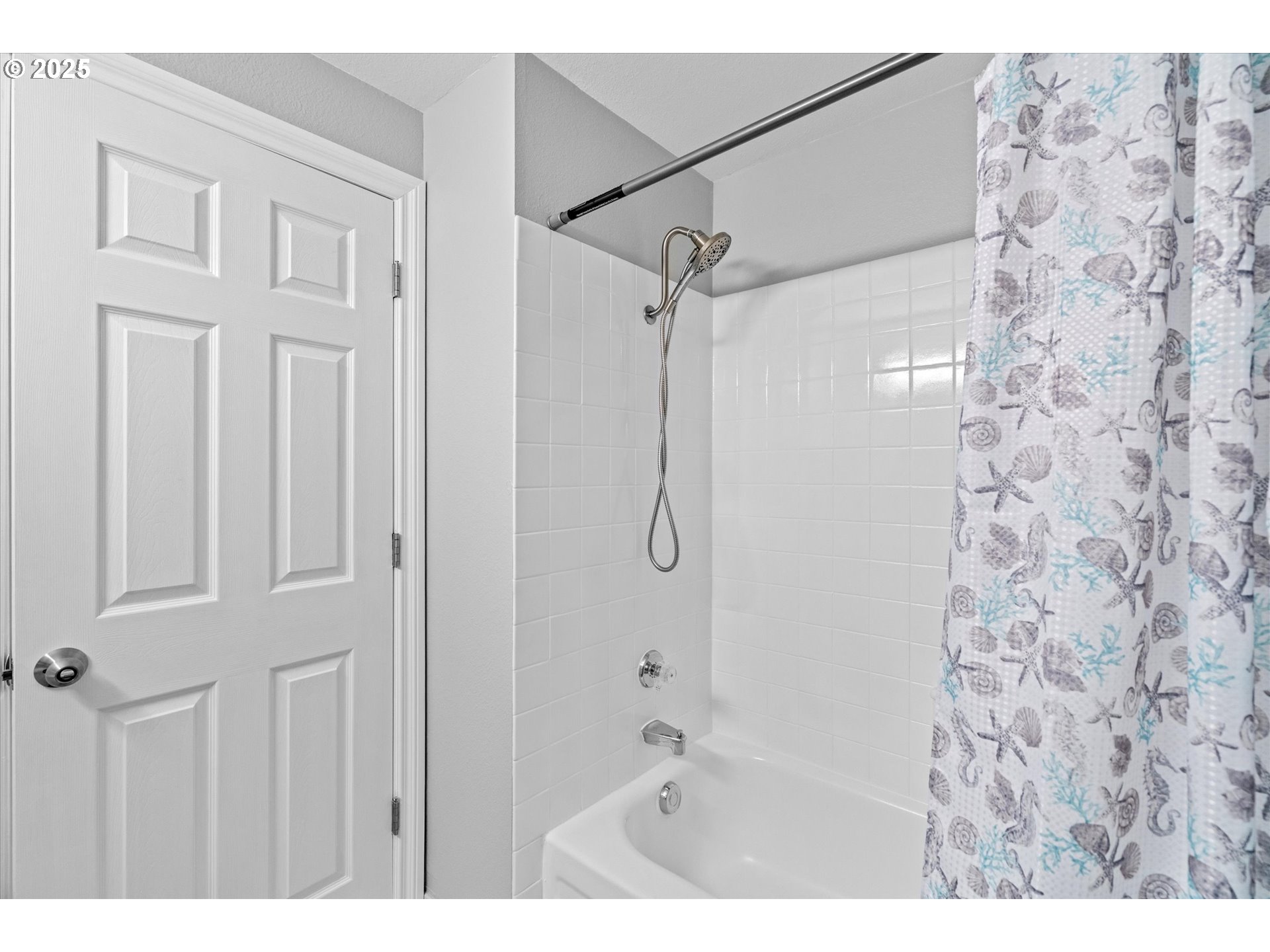 827 Northeast 90th Avenue Portland, OR 97220 - Photo 24 of 38 a bathroom with a shower