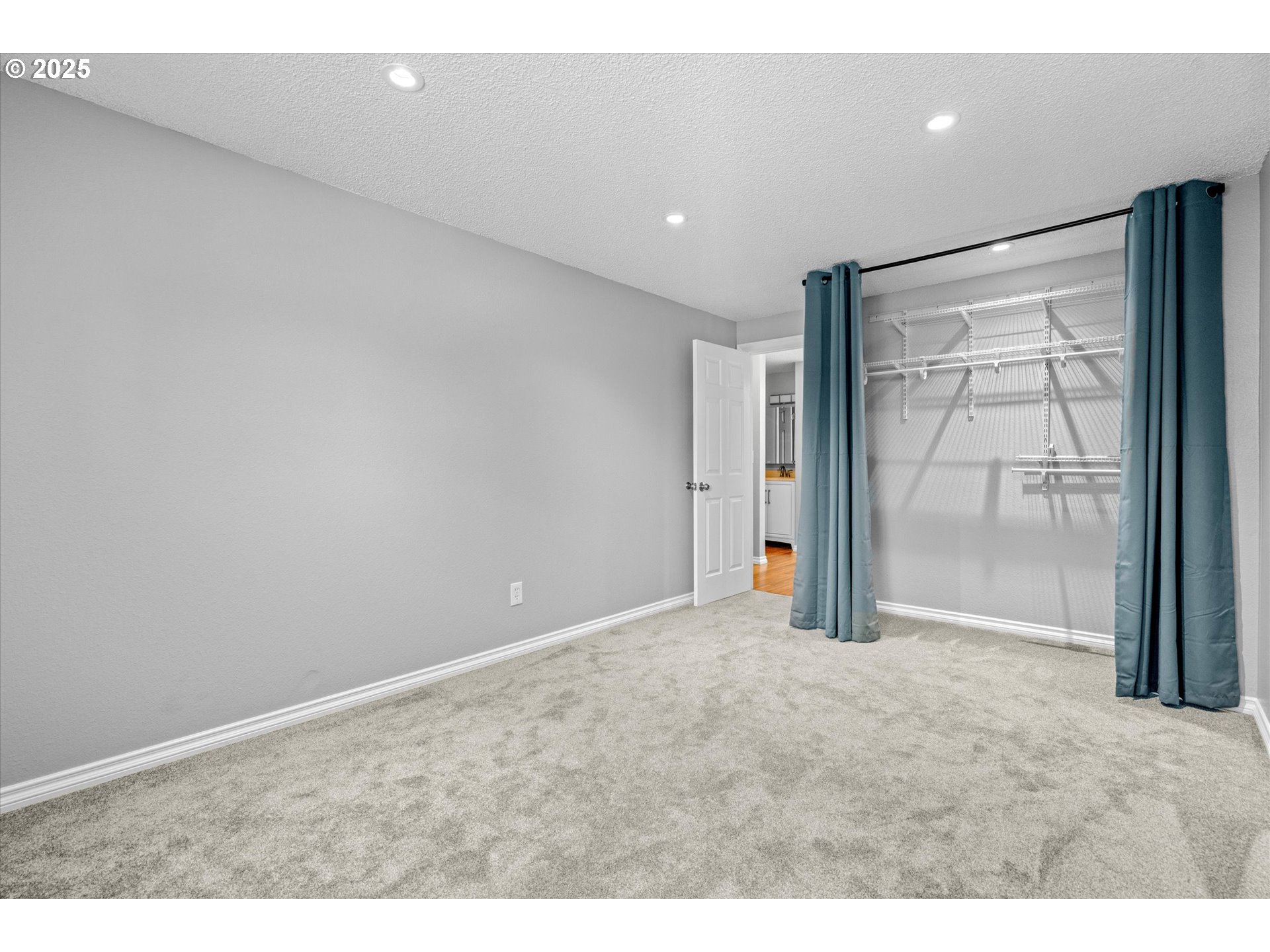 827 Northeast 90th Avenue Portland, OR 97220 - Photo 26 of 38