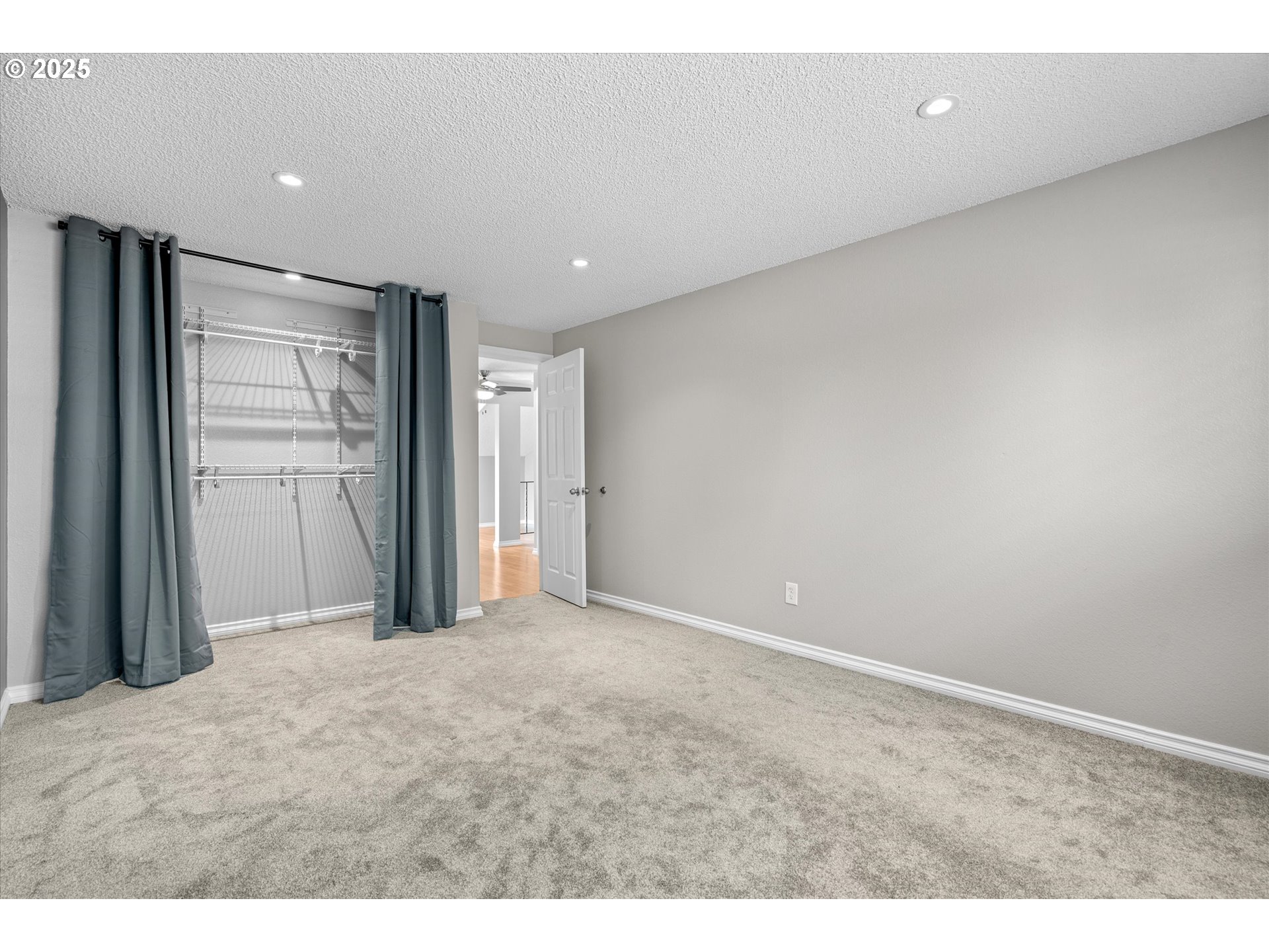 827 Northeast 90th Avenue Portland, OR 97220 - Photo 28 of 38 a view of an empty room