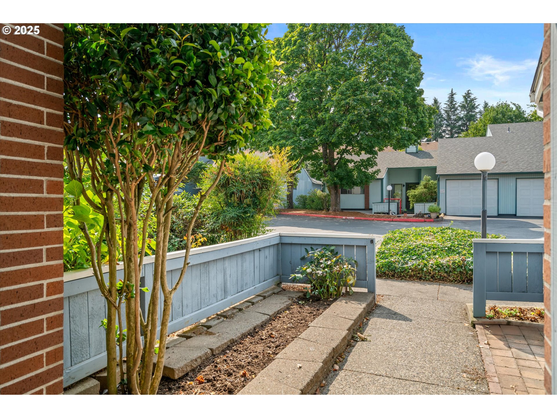 827 Northeast 90th Avenue Portland, OR 97220 - Photo 3 of 38