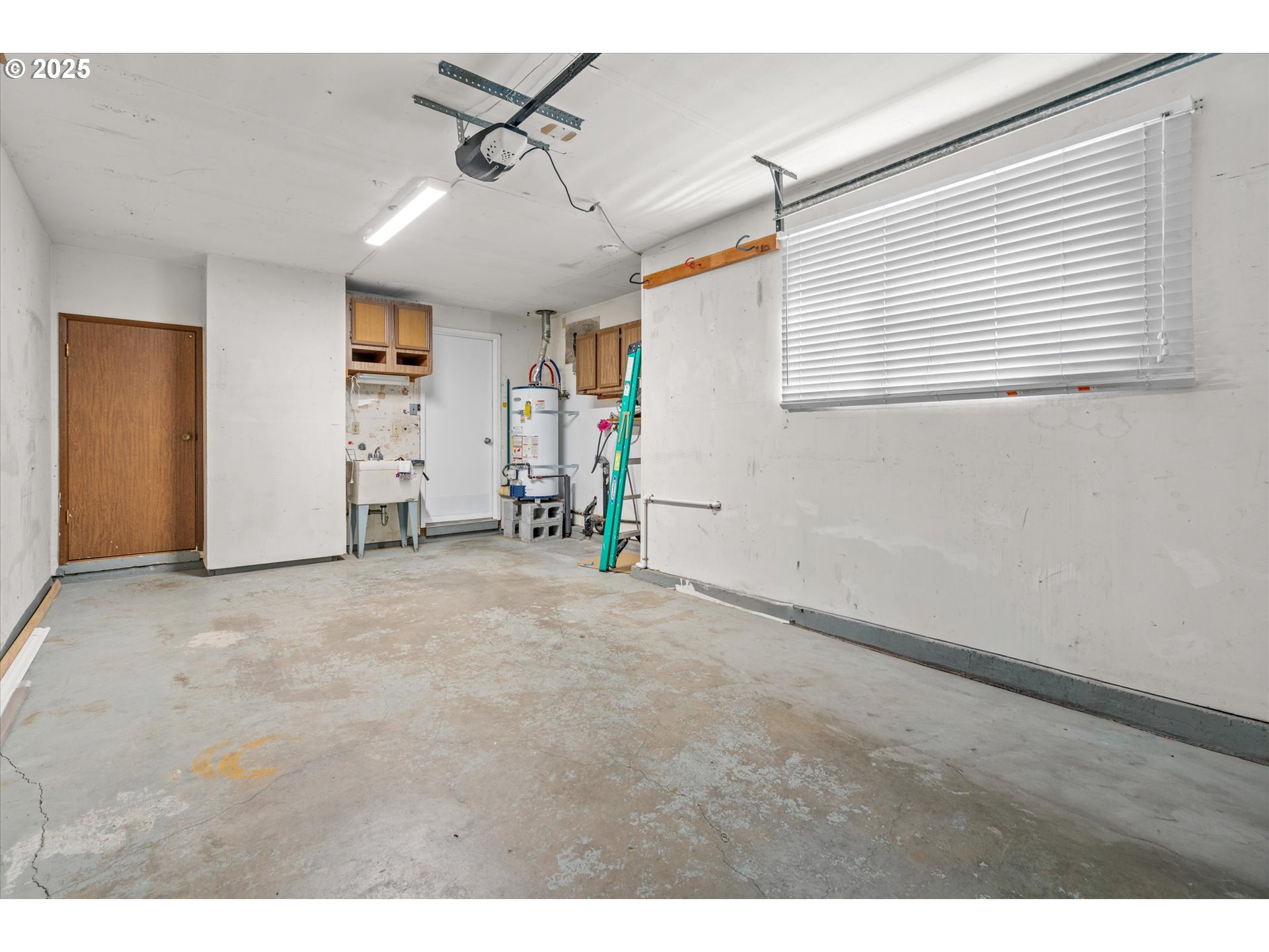 827 Northeast 90th Avenue Portland, OR 97220 - Photo 38 of 38 a view of empty room with ceiling fan