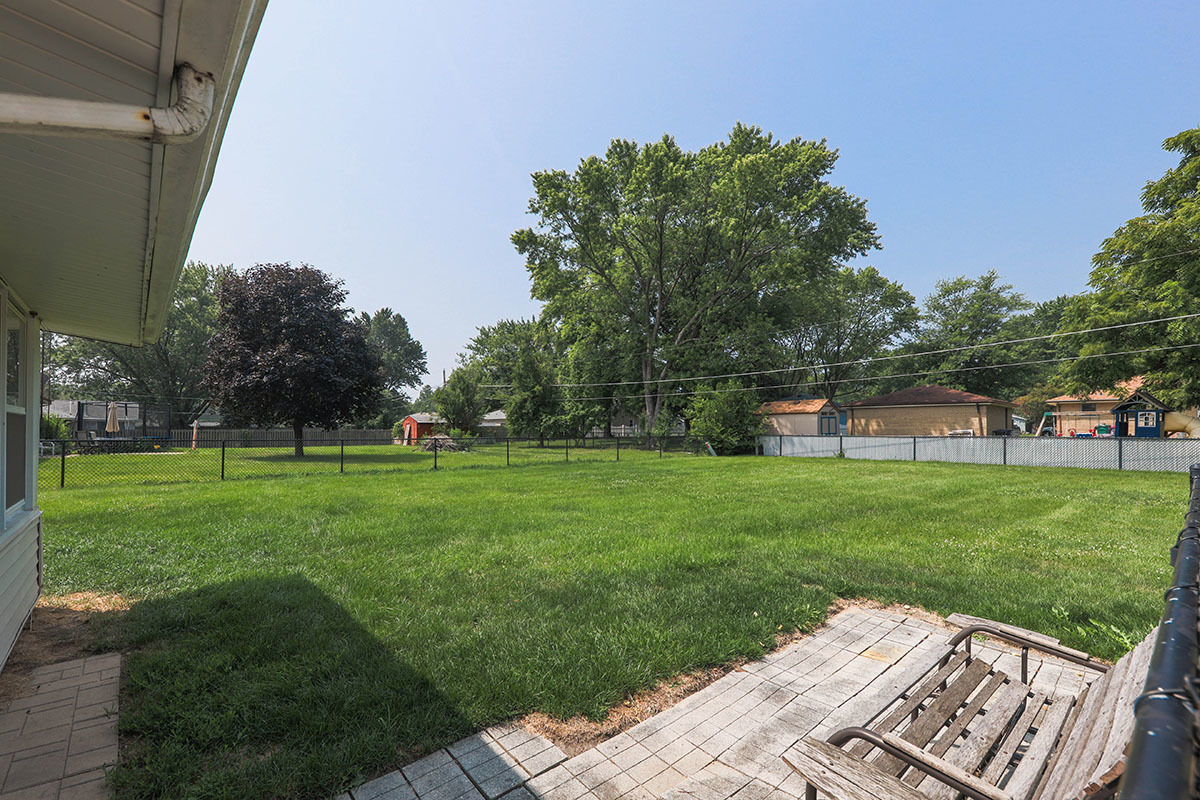 815 Bronk Road Joliet, IL 60404 - Photo 21 of 23 a backyard of a house with lots of green space