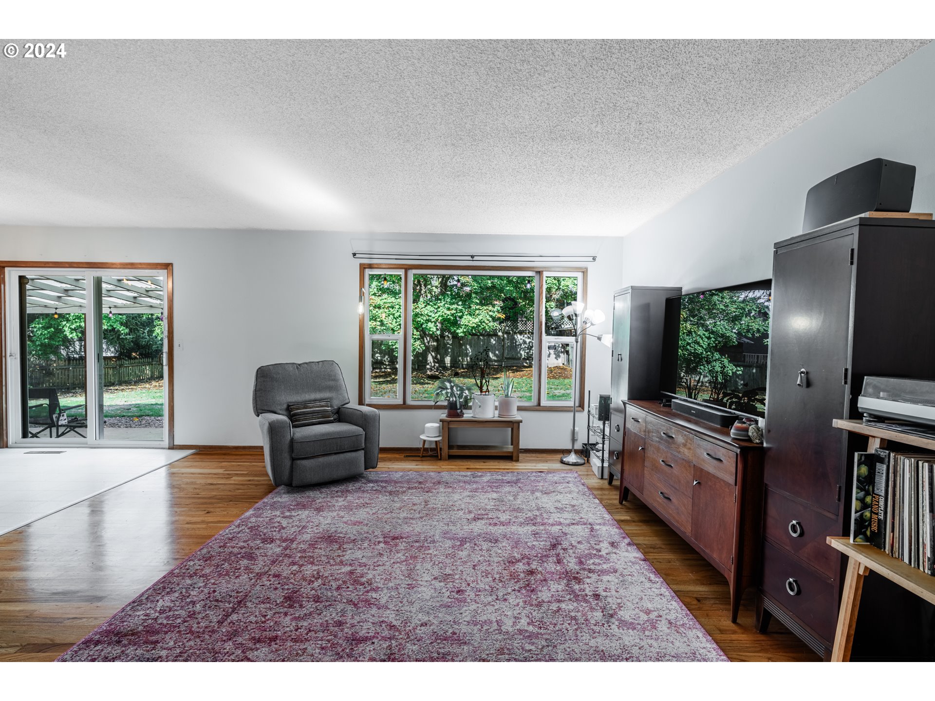 5829 Southwest Texas Street Portland, OR 97219 - Photo 3 of 40 Gallery Image 3