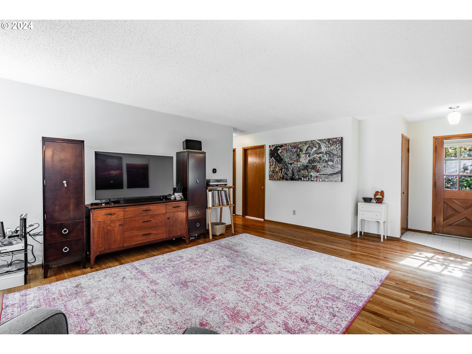 5829 Southwest Texas Street Portland, OR 97219 - Photo 6 of 40 Gallery Image 6