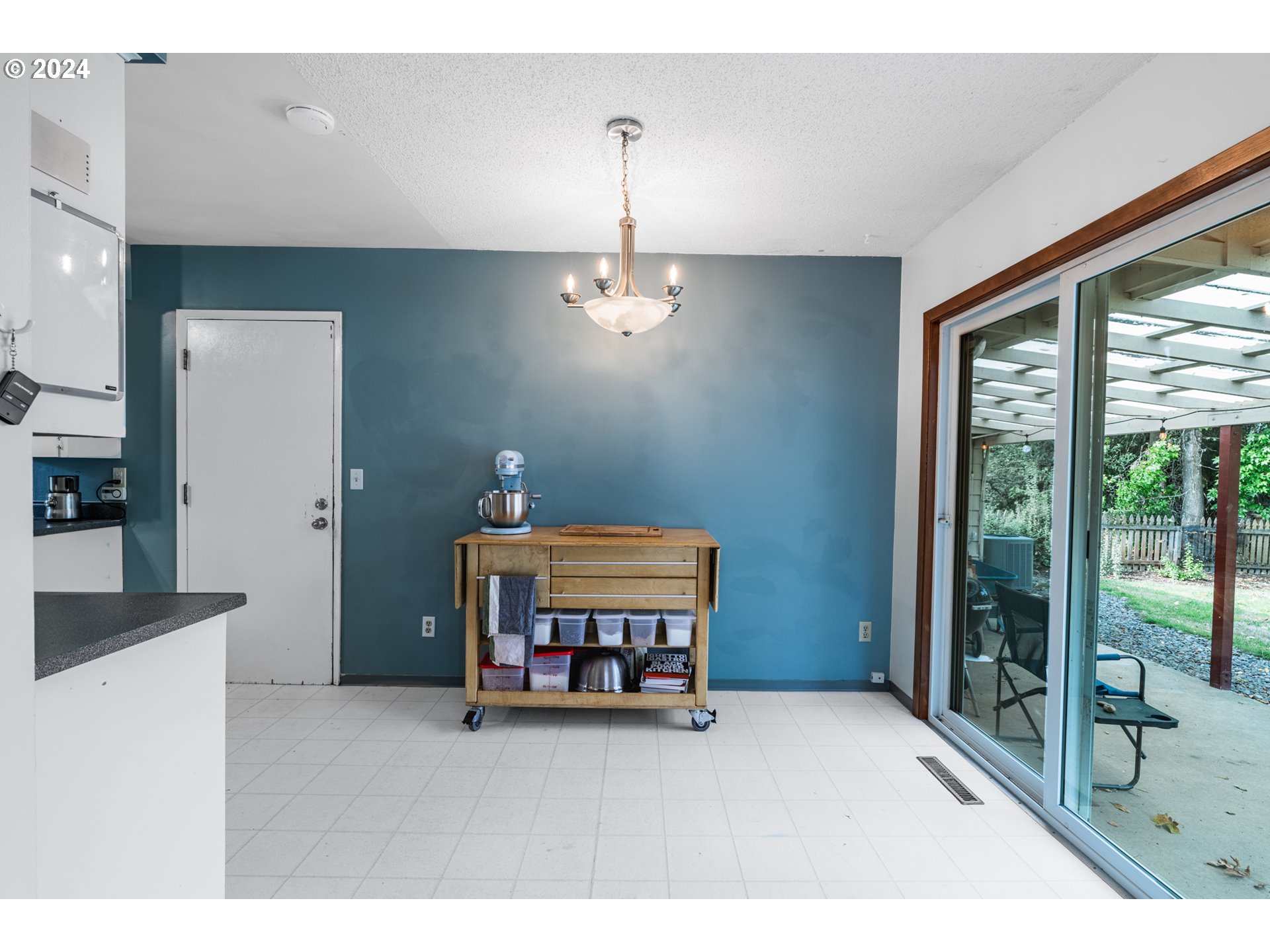 5829 Southwest Texas Street Portland, OR 97219 - Photo 7 of 40 Gallery Image 7