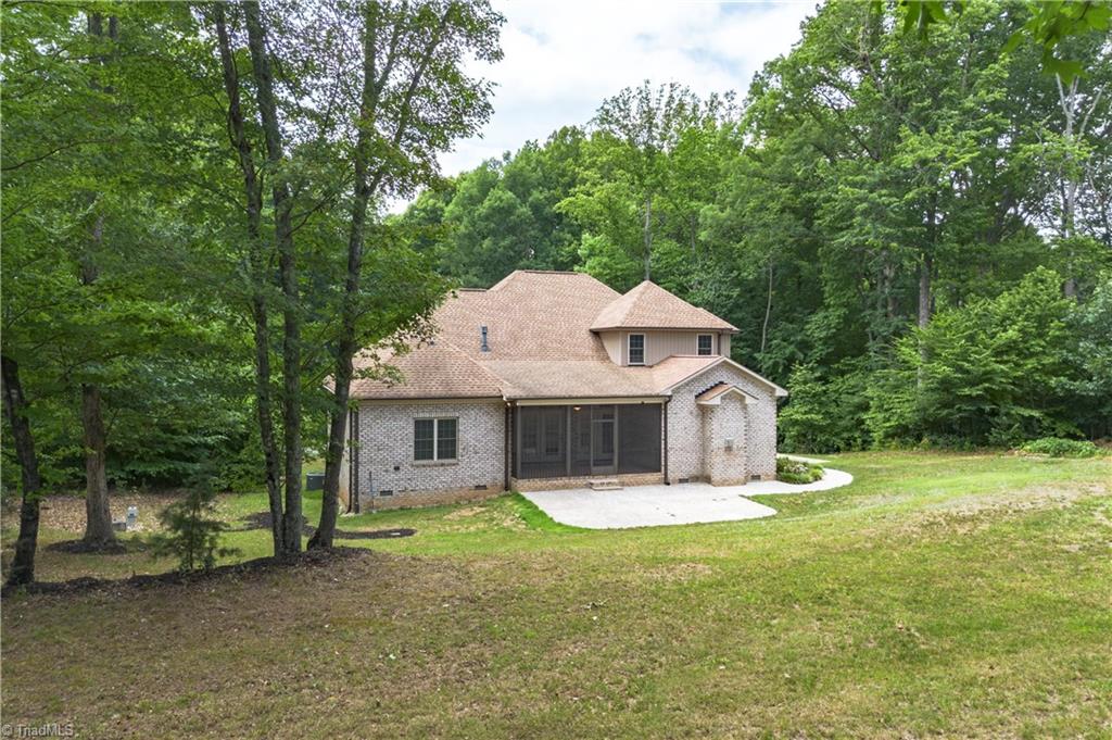 5414 Rambling Road Greensboro, NC 27409 - Photo 7 of 37