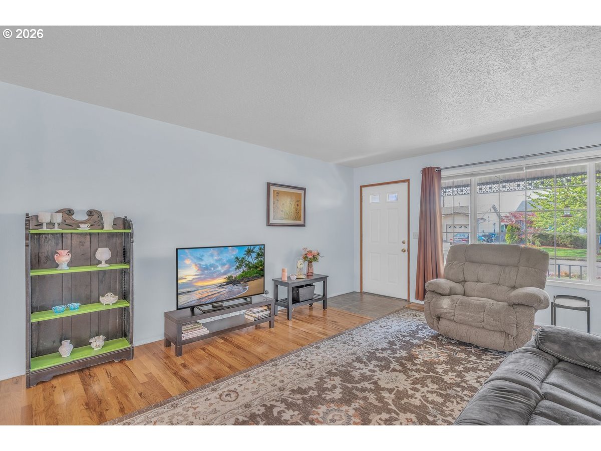 1104 Stanfield Road Woodburn, OR 97071 - Photo 3 of 17