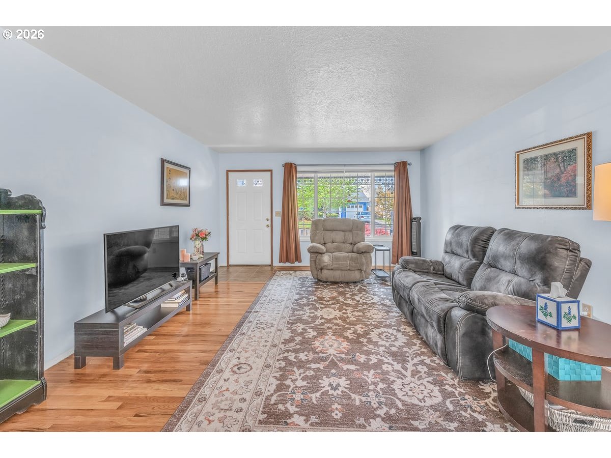 1104 Stanfield Road Woodburn, OR 97071 - Photo 4 of 17