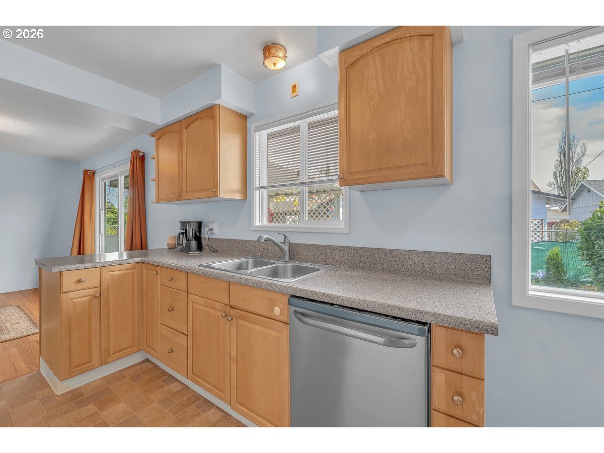 1104 Stanfield Road Woodburn, OR 97071 - Photo 8 of 17