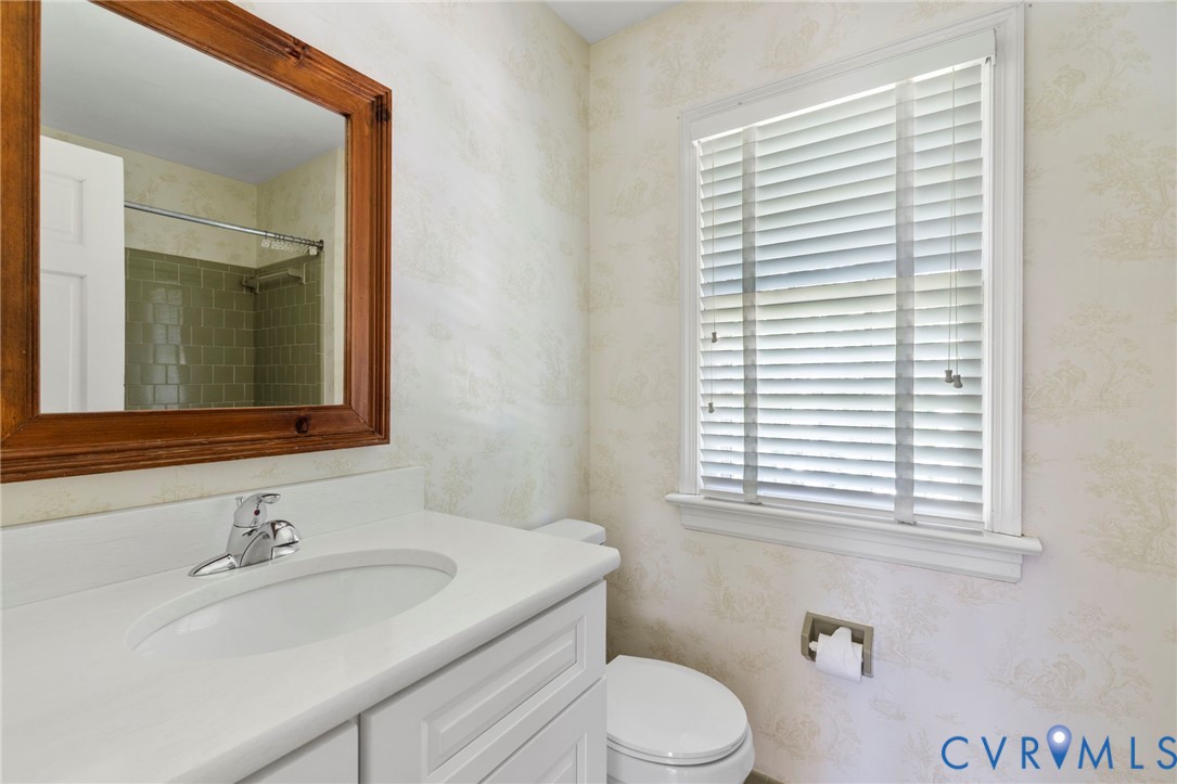 11520 Ivywood Road Chester, VA 23831 - Photo 27 of 35 Light and bright primary bathroom with tiled tub/s