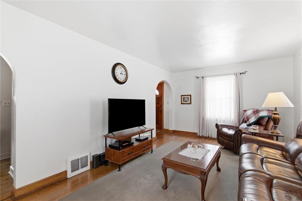 25 Capitol Court Farrell, PA 16121 - Photo 4 of 32